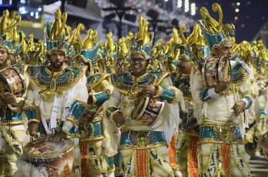 Rio de Janeiro, 9 Şubat 2018. Dünyanın en büyük karnavalı olarak kabul edilen Rio de Janeiro Karnavalı sırasında Sambdromo 'daki Özel Grup Samba Okulları Geçidi..