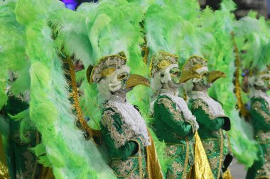 Rio de Janeiro, 9 Şubat 2018. Dünyanın en büyük karnavalı olarak kabul edilen Rio de Janeiro Karnavalı sırasında Sambdromo 'daki Özel Grup Samba Okulları Geçidi..