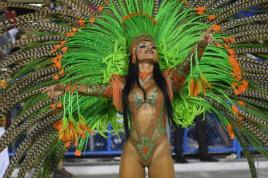 Rio de Janeiro, 9 Şubat 2018. Dünyanın en büyük karnavalı olarak kabul edilen Rio de Janeiro Karnavalı sırasında Sambdromo 'daki Özel Grup Samba Okulları Geçidi..