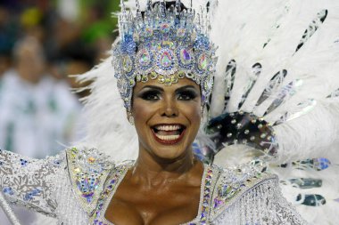 Rio de Janeiro, 9 Şubat 2018. Dünyanın en büyük karnavalı olarak kabul edilen Rio de Janeiro Karnavalı sırasında Sambdromo 'daki Özel Grup Samba Okulları Geçidi..