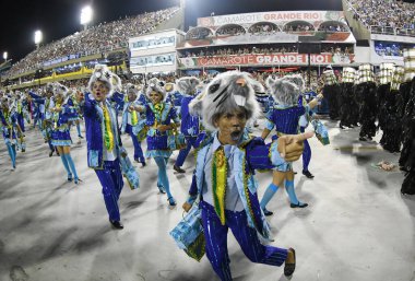 Rio de Janeiro, 9 Şubat 2018. Dünyanın en büyük karnavalı olarak kabul edilen Rio de Janeiro Karnavalı sırasında Sambdromo 'daki Özel Grup Samba Okulları Geçidi..