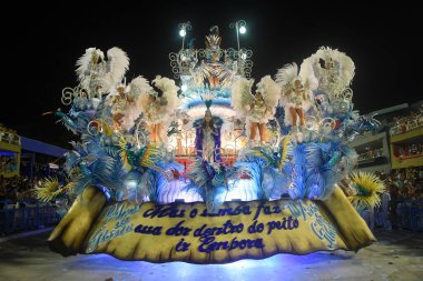 Rio de Janeiro, 9 Şubat 2018. Dünyanın en büyük karnavalı olarak kabul edilen Rio de Janeiro Karnavalı sırasında Sambdromo 'daki Özel Grup Samba Okulları Geçidi..