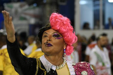 Rio de Janeiro, 9 Şubat 2018. Dünyanın en büyük karnavalı olarak kabul edilen Rio de Janeiro Karnavalı sırasında Sambdromo 'daki Özel Grup Samba Okulları Geçidi..