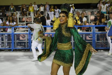 Rio de Janeiro, 9 Şubat 2018. Dünyanın en büyük karnavalı olarak kabul edilen Rio de Janeiro Karnavalı sırasında Sambdromo 'daki Özel Grup Samba Okulları Geçidi..