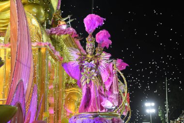 Rio de Janeiro, 9 Şubat 2018. Dünyanın en büyük karnavalı olarak kabul edilen Rio de Janeiro Karnavalı sırasında Sambdromo 'daki Özel Grup Samba Okulları Geçidi..