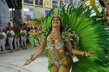 Rio de Janeiro, 9 Şubat 2018. Dünyanın en büyük karnavalı olarak kabul edilen Rio de Janeiro Karnavalı sırasında Sambdromo 'daki Özel Grup Samba Okulları Geçidi..