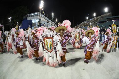 Rio de Janeiro, 9 Şubat 2018. Dünyanın en büyük karnavalı olarak kabul edilen Rio de Janeiro Karnavalı sırasında Sambdromo 'daki Özel Grup Samba Okulları Geçidi..