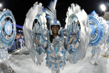 Rio de Janeiro, 9 Şubat 2018. Dünyanın en büyük karnavalı olarak kabul edilen Rio de Janeiro Karnavalı sırasında Sambdromo 'daki Özel Grup Samba Okulları Geçidi..