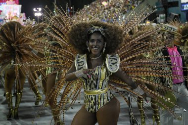 Rio de Janeiro, 9 Şubat 2018. Dünyanın en büyük karnavalı olarak kabul edilen Rio de Janeiro Karnavalı sırasında Sambdromo 'daki Özel Grup Samba Okulları Geçidi..