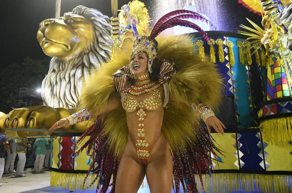 リオデジャネイロ 2018年2月9日 リオデジャネイロのカーニバル中の特別グループのサンバ学校のパレードは 世界最大のカーニバルと考えられています — ストック写真