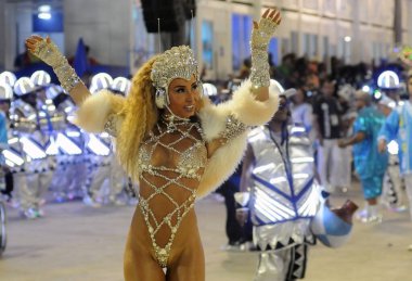 Rio de Janeiro, 26 Şubat 2017. Brezilya 'nın Rio de Janeiro kentindeki Sambodromo şehrindeki dünyanın en büyük karnavalı kabul edilen Rio de Janeiro Karnavalı sırasında Samba Okulları Geçidi