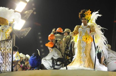 Rio de Janeiro, 26 Şubat 2017. Brezilya 'nın Rio de Janeiro kentindeki Sambodromo şehrindeki dünyanın en büyük karnavalı kabul edilen Rio de Janeiro Karnavalı sırasında Samba Okulları Geçidi