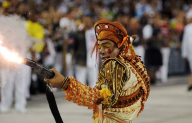 Rio de Janeiro, 16 Şubat 2012. Brezilya 'nın Rio de Janeiro kentindeki Sambodromo şehrindeki dünyanın en büyük karnavalı kabul edilen Rio de Janeiro Karnavalı sırasında Samba Okulları Geçidi