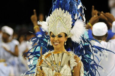 Rio de Janeiro, 16 Şubat 2012. Brezilya 'nın Rio de Janeiro kentindeki Sambodromo şehrindeki dünyanın en büyük karnavalı kabul edilen Rio de Janeiro Karnavalı sırasında Samba Okulları Geçidi
