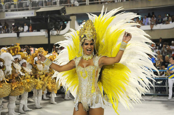 Rio de Janeiro, 16 февраля 2012. Озил из школы самбы во время карнавала в Рио-де-Жанейро, который считается самым большим карнавалом в мире, в Самбодромо, в городе Рио-де-Жанейро, Бразилия