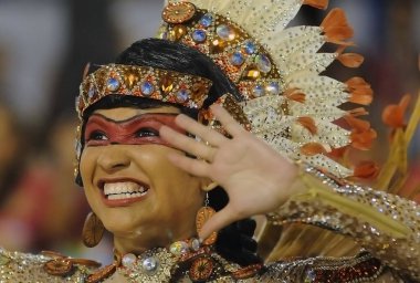 Rio de Janeiro, 6 Şubat 2016. Brezilya 'nın Rio de Janeiro kentindeki Sambodromo şehrindeki dünyanın en büyük karnavalı kabul edilen Rio de Janeiro Karnavalı sırasında Samba Okulları Geçidi.