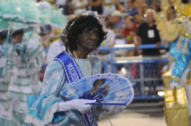 Rio de Janeiro, 3 Mart 2014. Brezilya 'nın Rio de Janeiro kentindeki Sambodromo şehrindeki dünyanın en büyük karnavalı kabul edilen Rio de Janeiro Karnavalı sırasında Samba Okulları Geçidi