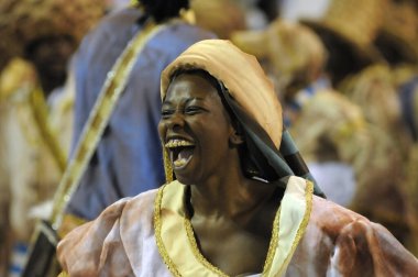 Rio de Janeiro, 3 Mart 2014. Brezilya 'nın Rio de Janeiro kentindeki Sambodromo şehrindeki dünyanın en büyük karnavalı kabul edilen Rio de Janeiro Karnavalı sırasında Samba Okulları Geçidi