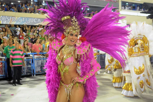 Rio de Janeiro, 16 Şubat 2012. Brezilya 'nın Rio de Janeiro kentindeki Sambodromo şehrindeki dünyanın en büyük karnavalı kabul edilen Rio de Janeiro Karnavalı sırasında Samba Okulları Geçidi