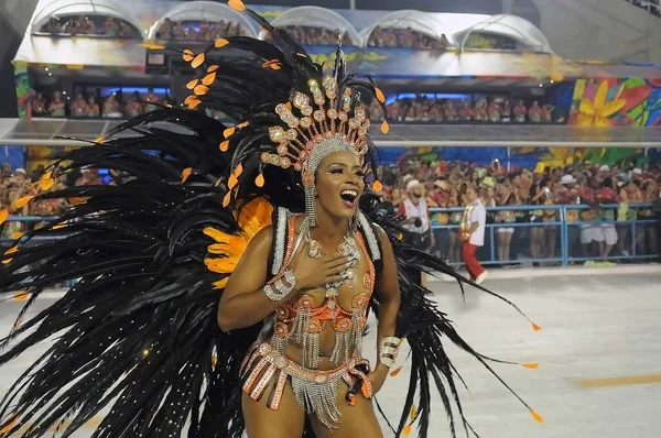 Rio de Janeiro, 6 Şubat 2016. Brezilya 'nın Rio de Janeiro kentindeki Sambodromo şehrindeki dünyanın en büyük karnavalı kabul edilen Rio de Janeiro Karnavalı sırasında Samba Okulları Geçidi.