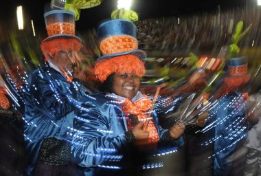 Rio de Janeiro, 3 Mart 2014. Brezilya 'nın Rio de Janeiro kentindeki Sambodromo şehrindeki dünyanın en büyük karnavalı kabul edilen Rio de Janeiro Karnavalı sırasında Samba Okulları Geçidi