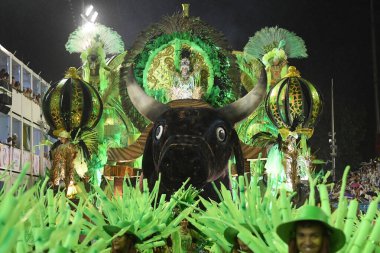 Rio de Janeiro, 23 Şubat 2020. Rio de Janeiro 'daki karnaval sırasında, Sambodromo' da, Rio de Janeiro şehrinde, dünyanın en büyük karnavalı olarak kabul edildi..
