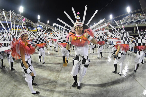 Rio de Janeiro, 23 февраля 2020. Парад школ самбы, во время карнавала в Рио-де-Жанейро, считается крупнейшим карнавалом в мире, в Самбодромо, в городе Рио-де-Жанейро.