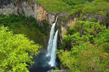 Sao Jorge, 29 Ekim 2016. Saltos şelalesinin 120 metre yüksekliğindeki manzarası, Chapada dos Veadeiros Ulusal Parkı, Goias, Brezilya