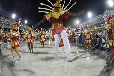 Rio de Janeiro, Brezilya, 21 Mart 2020. Samba Okulu Unidos da Ponte 'nin Rio de Janeiro kentindeki Sambodromo karnavalında geçit töreni.