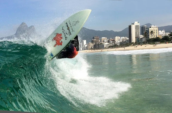 Rio Janeiro Aprile 2014 Surfer Caio Vaz Cattura Onde Stand — Foto Stock