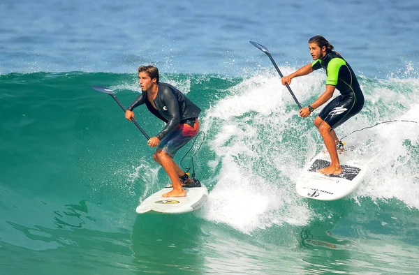 Rio Janeiro Aprile 2014 Surfisti Caio Ian Vaz Catturano Onde — Foto Stock