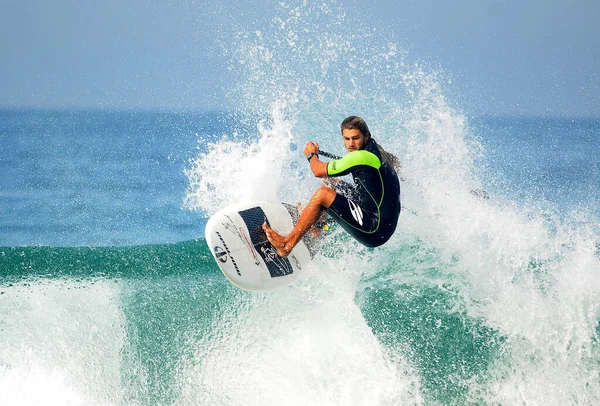 Rio Janeiro Abril 2014 Surfista Caio Vaz Captura Ondas Stand — Fotografia de Stock