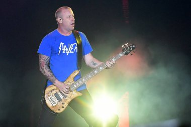 Rio de Janeiro, Brezilya, 6 Ekim 2019. Kanadalı rock grubu Nickelback 'in basçısı Mike Kroeger Rio de Janeiro' da bir Rock konserinde.