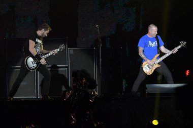 Rio de Janeiro, Brezilya, 6 Ekim 2019. Baş şarkıcı ve gitarist Chad Kroeger ve Kanadalı rock grubu Nickelback 'in basçısı Mike Kroeger Rio de Janeiro' da bir Rock konserinde.