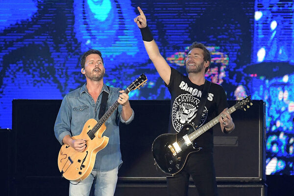 Рио-де-Жанейро, Бразилия, 6 октября 2019.Lead singer and guitarist Chad Kroeger of Nickelback during a Rock in Rio 2019 concert in Rio de Janeiro.