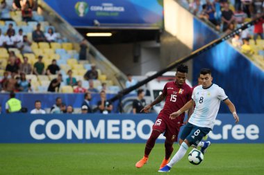 Rio de Janeiro, Brazil, June 28, 2019.The soccer players dispute the ball, during the Venezuela vs Argentina match for Copa America 2019, in the Maracan stadium.