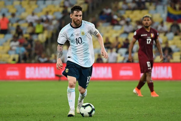 Rio de Janeiro, Brezilya, 28 Haziran 2019. Arjantinli futbolcu Lionel Messi, Copa America 2019 Maracan Stadyumu 'nda oynanan Venezuela - Arjantin maçı sırasında.