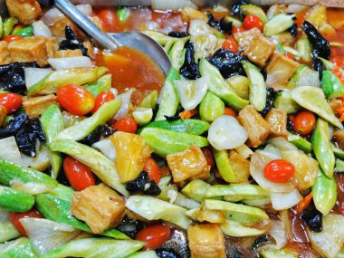 Ekşi ve Tatlı Kızartma Tayland 'da popüler bir yemektir..