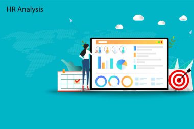 İnsan Kaynakları Konsepti, İK yöneticisi yeni personel toplamak ya da çalışanların performansını analiz etmek için bilgisayar ekranındaki verileri analiz etmeye çalışıyor..