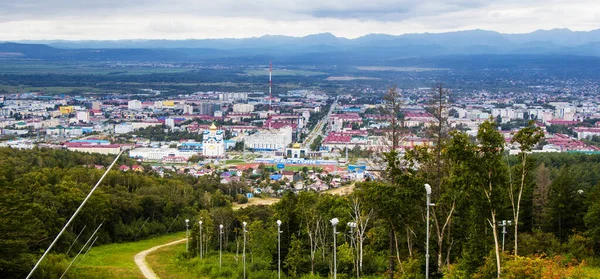 Jużno Sachalińsk Rosja Sierpnia 2019 Widok Góry Bolszewickiej Aleję Zwycięstwa — Zdjęcie stockowe