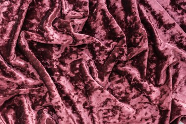 Kumaş dokusu eflatun renkte, kumaş döşenmiş..