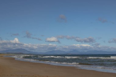 Sakhalin 'in pitoresk yeri Okhotsk Denizi' nin Mordvinov körfezi kıyısıdır..