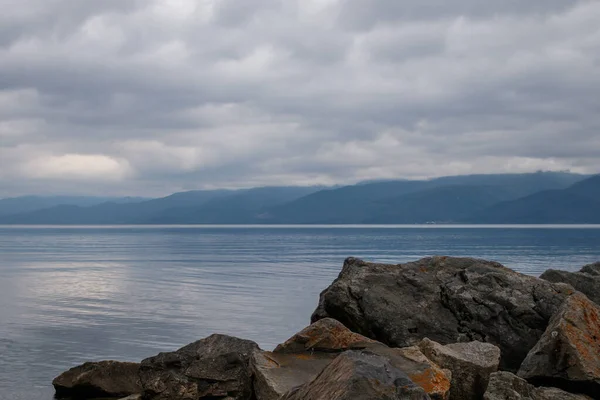 Vista Del Lago Baikal Clima Nublado Cerca Del Pueblo Kultuk — Foto de Stock