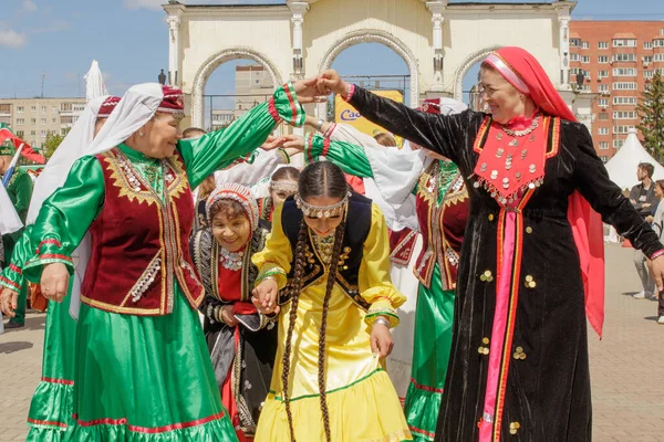 Jekaterinburg Rusko Června2019 Ženy Národních Šatech Tančí Lidové Tance Brook — Stock fotografie