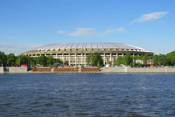 Moskova, 27 Mayıs 2017. Moskova Nehri 'nden Luzhniki spor kompleksinin manzarası.