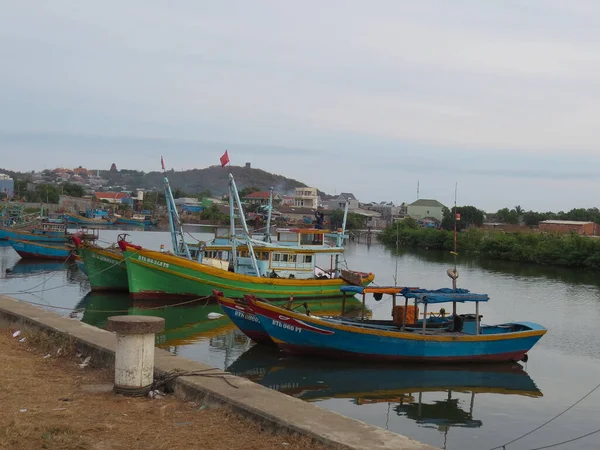 Фан Тхиет Вьетнам Января 2015 Года Рыбацкие Лодки Пришвартованы Реке — стоковое фото