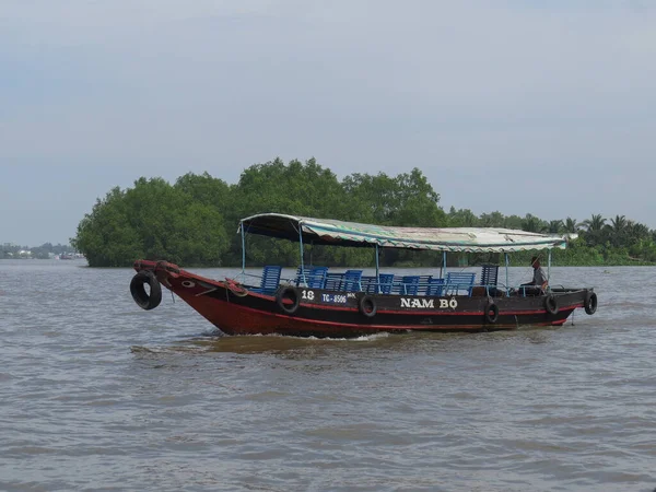 Ben Tre Vietnam Januar 2015 Ein Mann Auf Einem Motorboot — Stockfoto