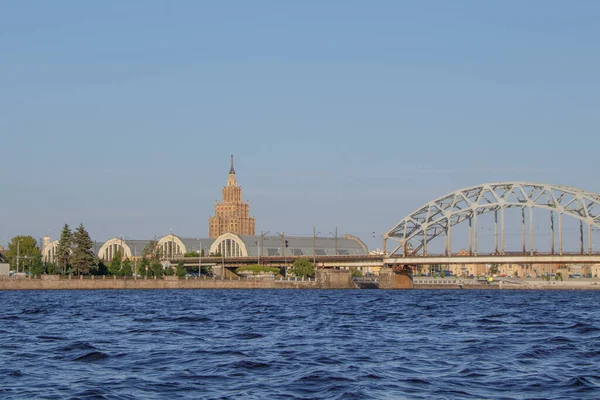 Riga Vista Del Mercado Central Universidad Puente Ferroviario Desde Río — Foto de Stock