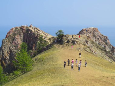 Aşk pelerini. Olkhon Adası. Turistler turneye çıkar. Baykal Gölü.