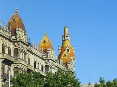 Barselona, İspanya, 22 Temmuz 2014. Leo Morera 'nın evi, ünlü Katalan mimar Antonio Gaudi' nin eseri. Modern ve Arap Mudejar stilinin birleşimi
